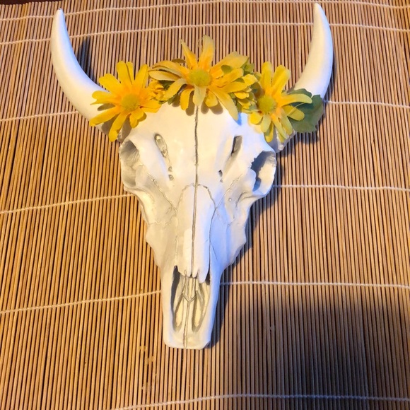 Ceramic Cow Skull with yellow daisies - Picture 2 of 8